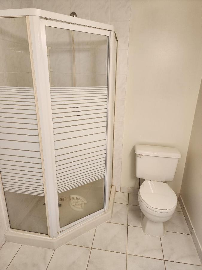 Economical Homestay Burnaby Eksteriør bilde